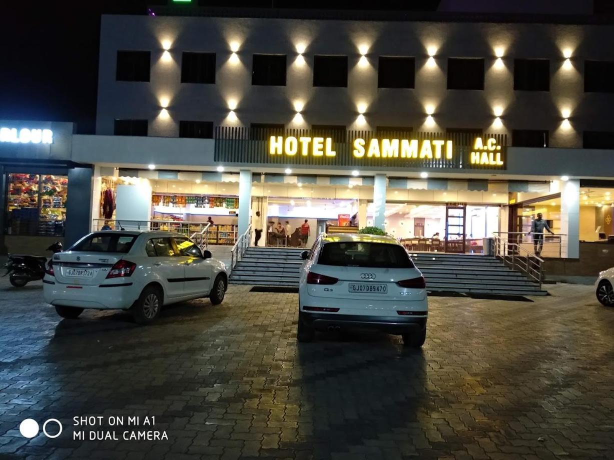 Hotel Sammati Kheda 외부 사진