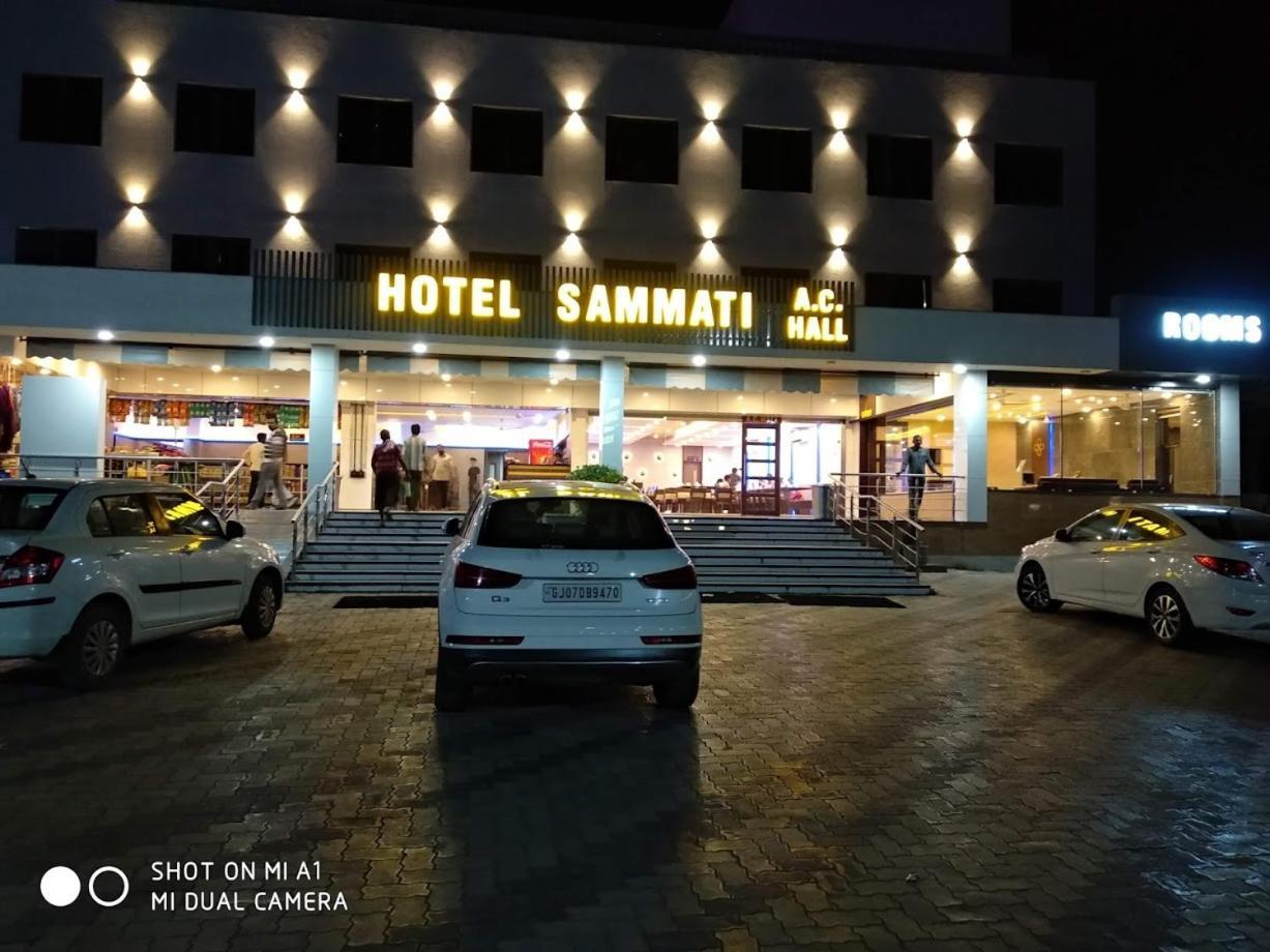 Hotel Sammati Kheda 외부 사진